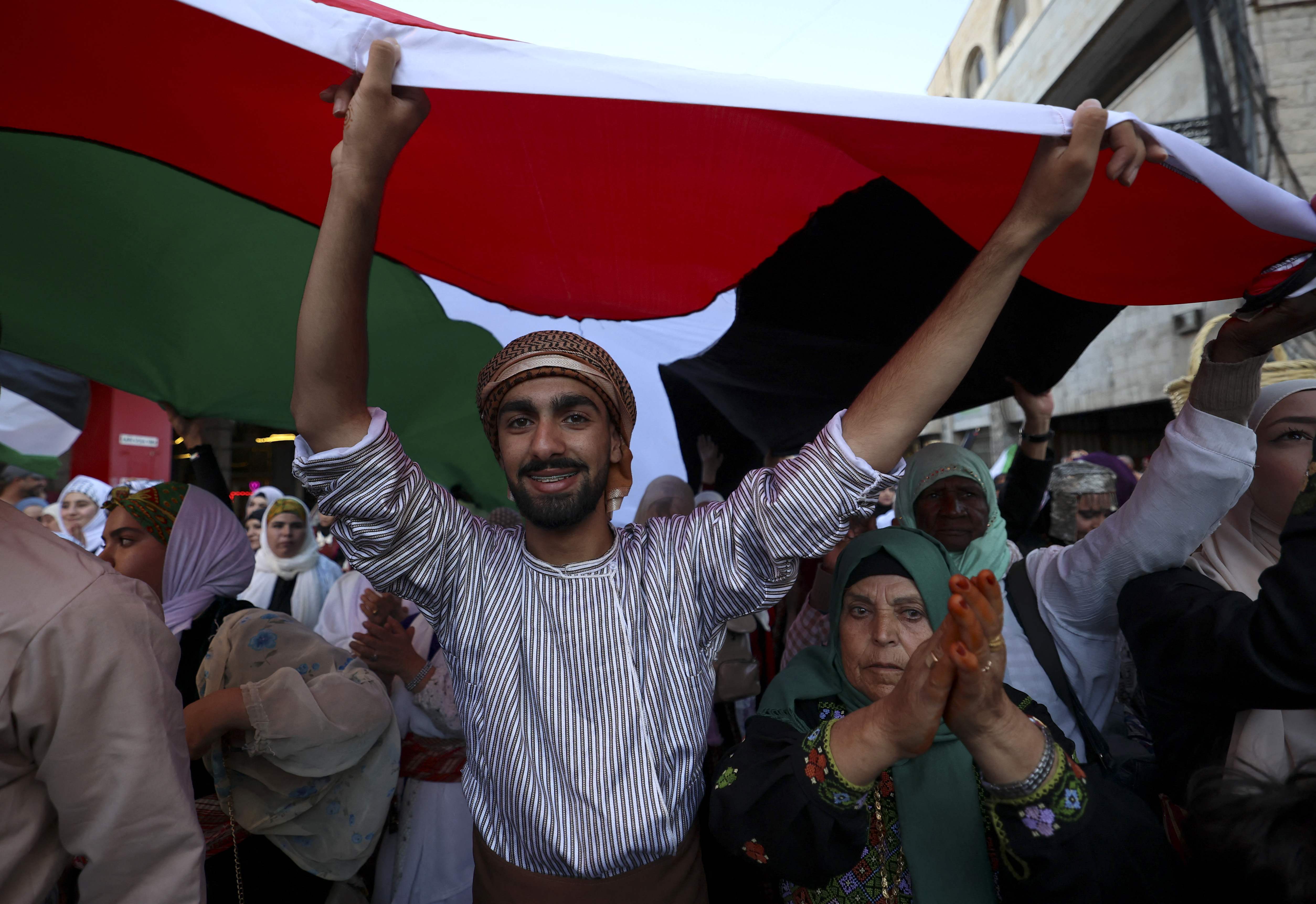 إحياء يوم "الزي الفلسطيني" في رام الله .. تصوير: "الفرنسية"