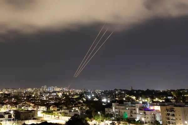 القدس" - دوت كوم - الشرق الأوسط