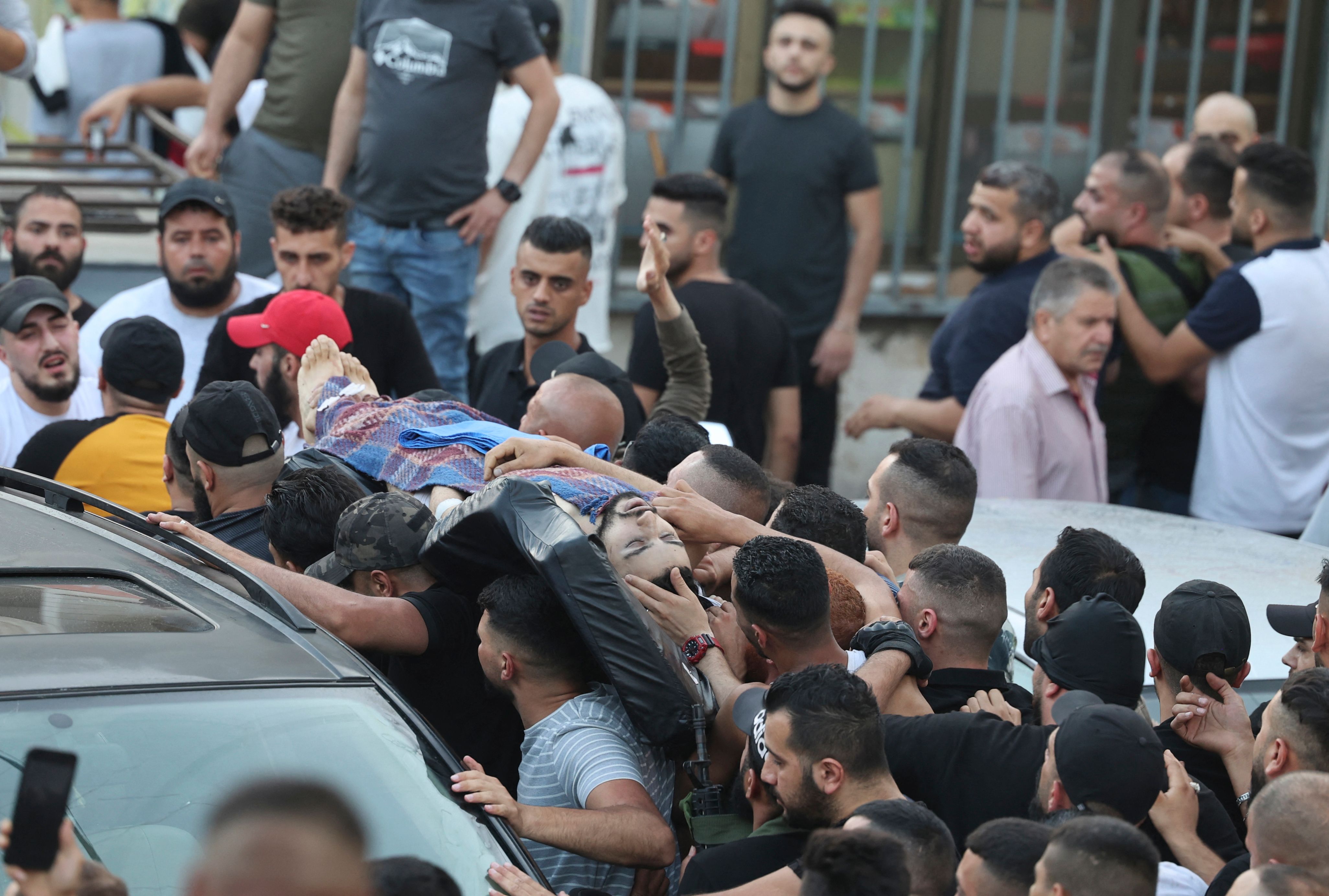 نابلس الغاضبة تودع شهيديها .. تصوير: "الفرنسية"