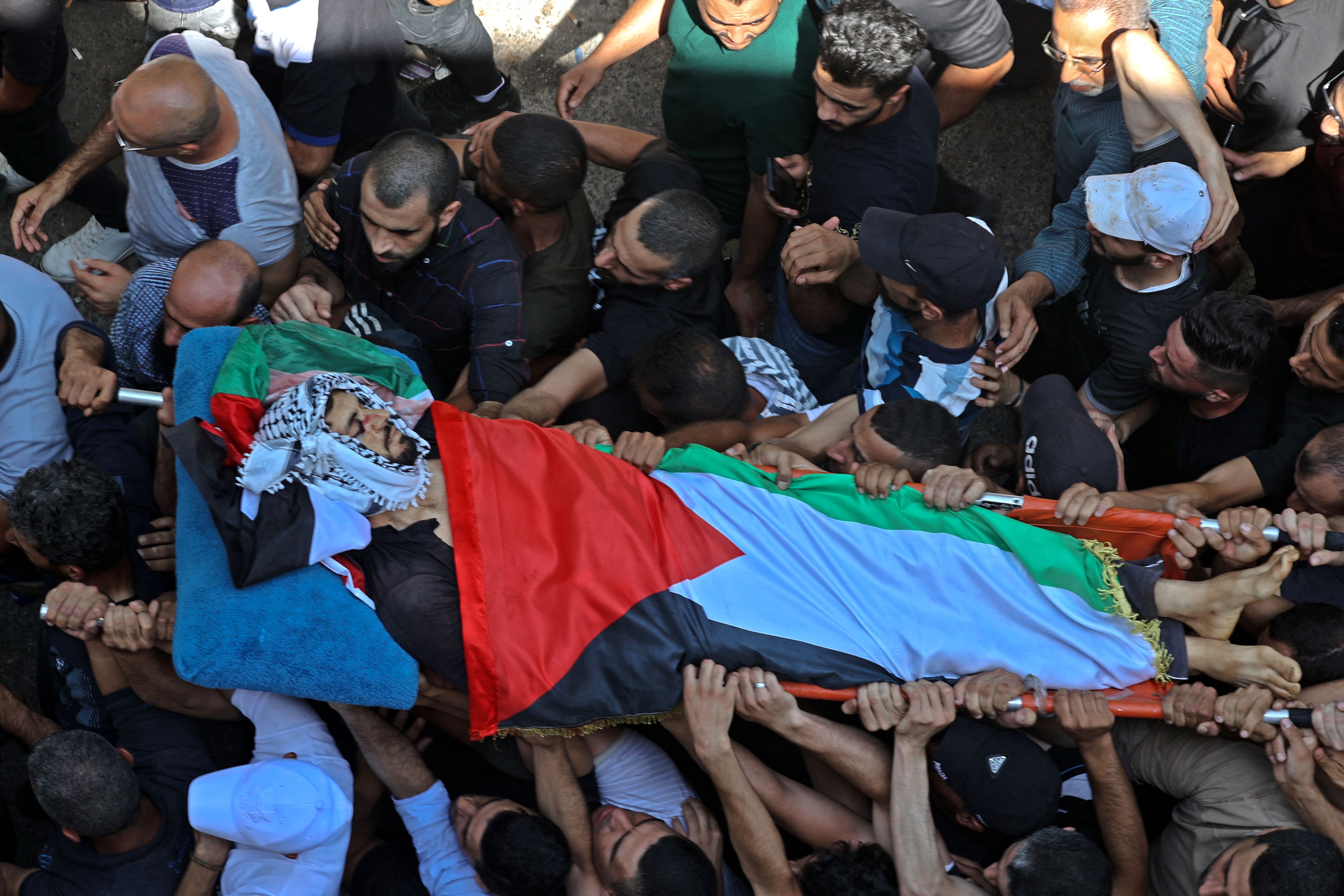 من اشييع الشهيد عبد الرحيم غنام في طوباس .. تصوير: "الفرنسية"