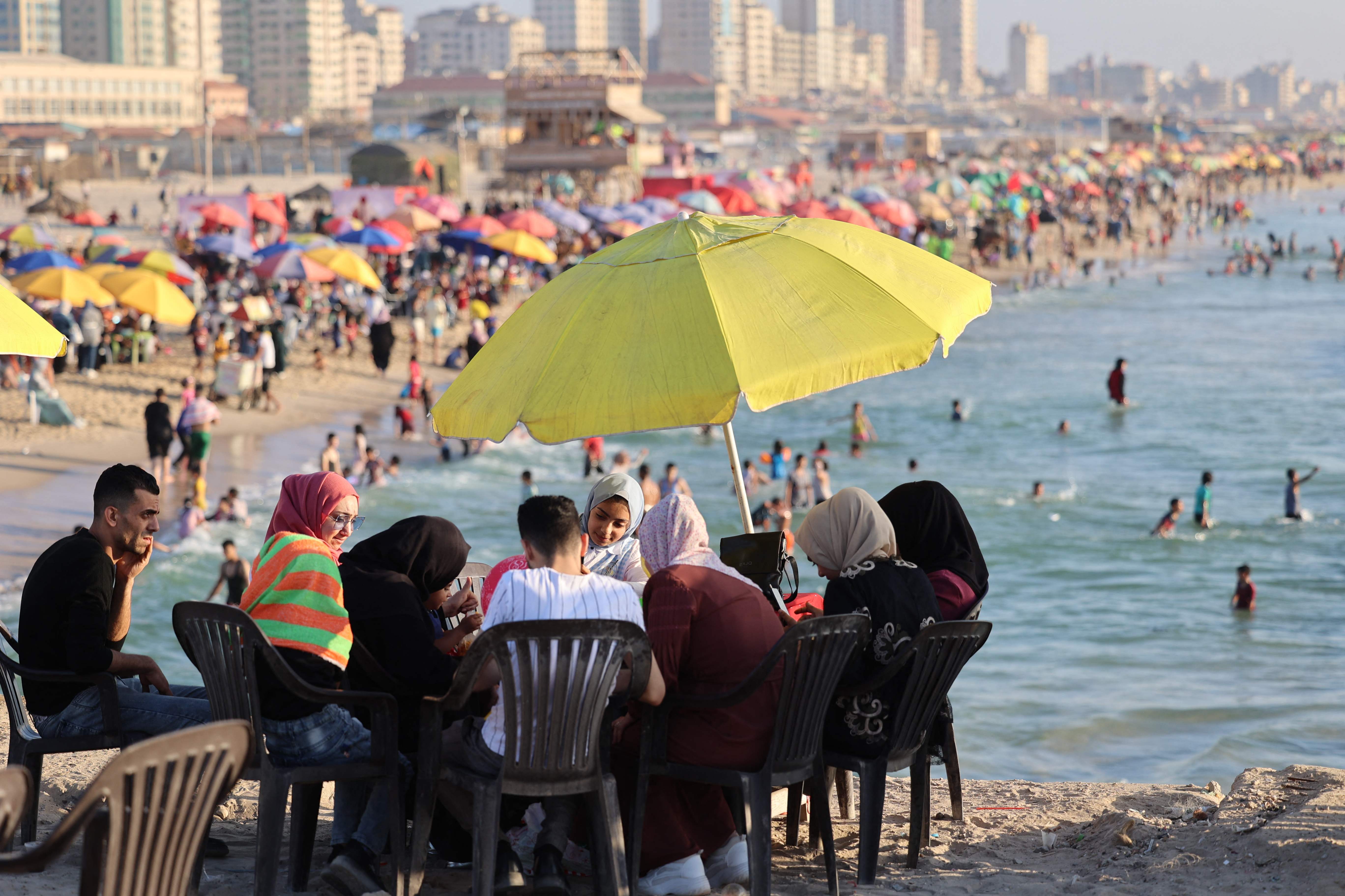 من أجواء بحر قطاع غزة الجمعة .. تصوير: "الفرنسية"