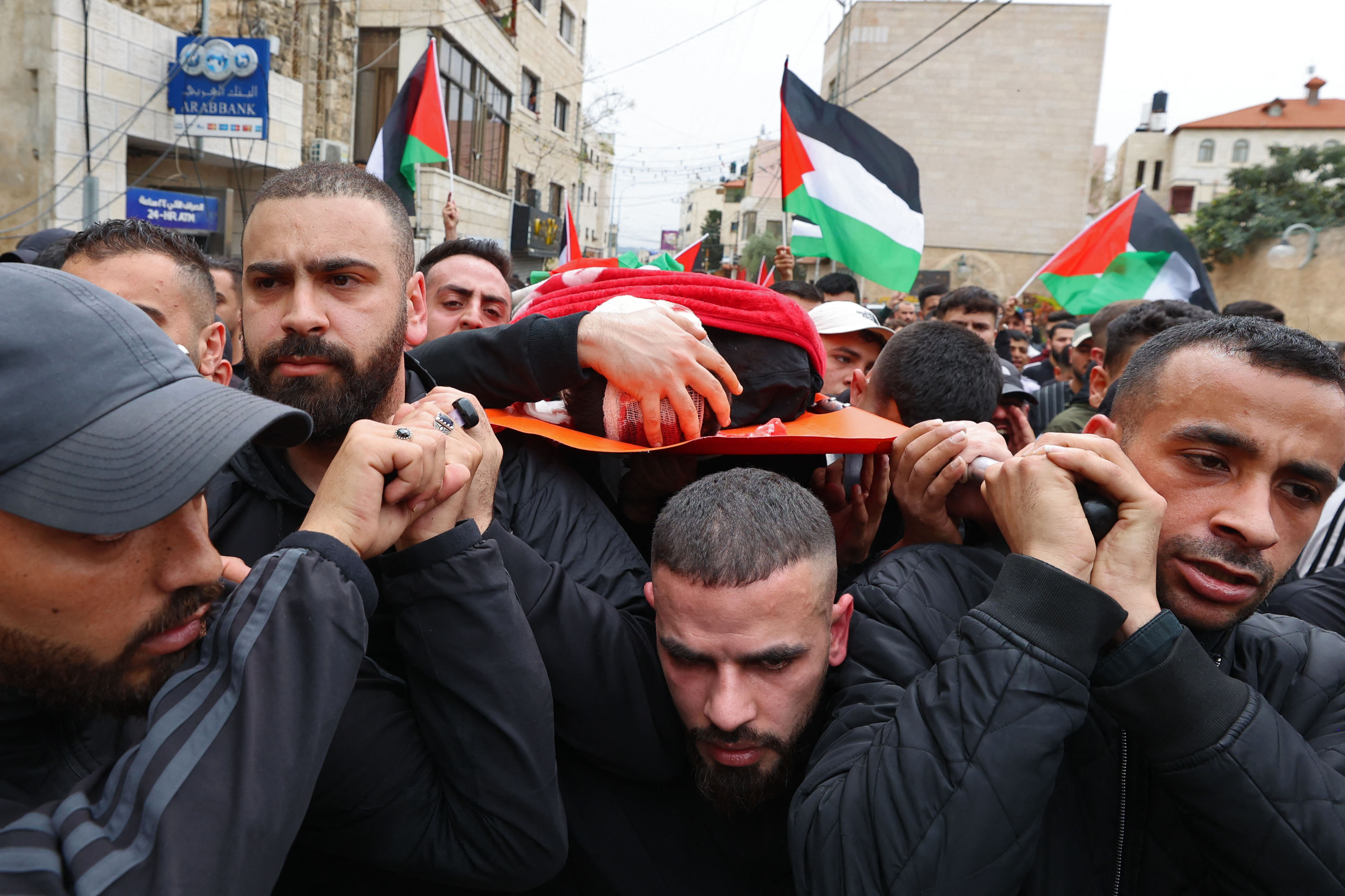 من تشييع الشهيد أمير أبو خديجة في طولكرم .. تصوير: "الفرنسية"