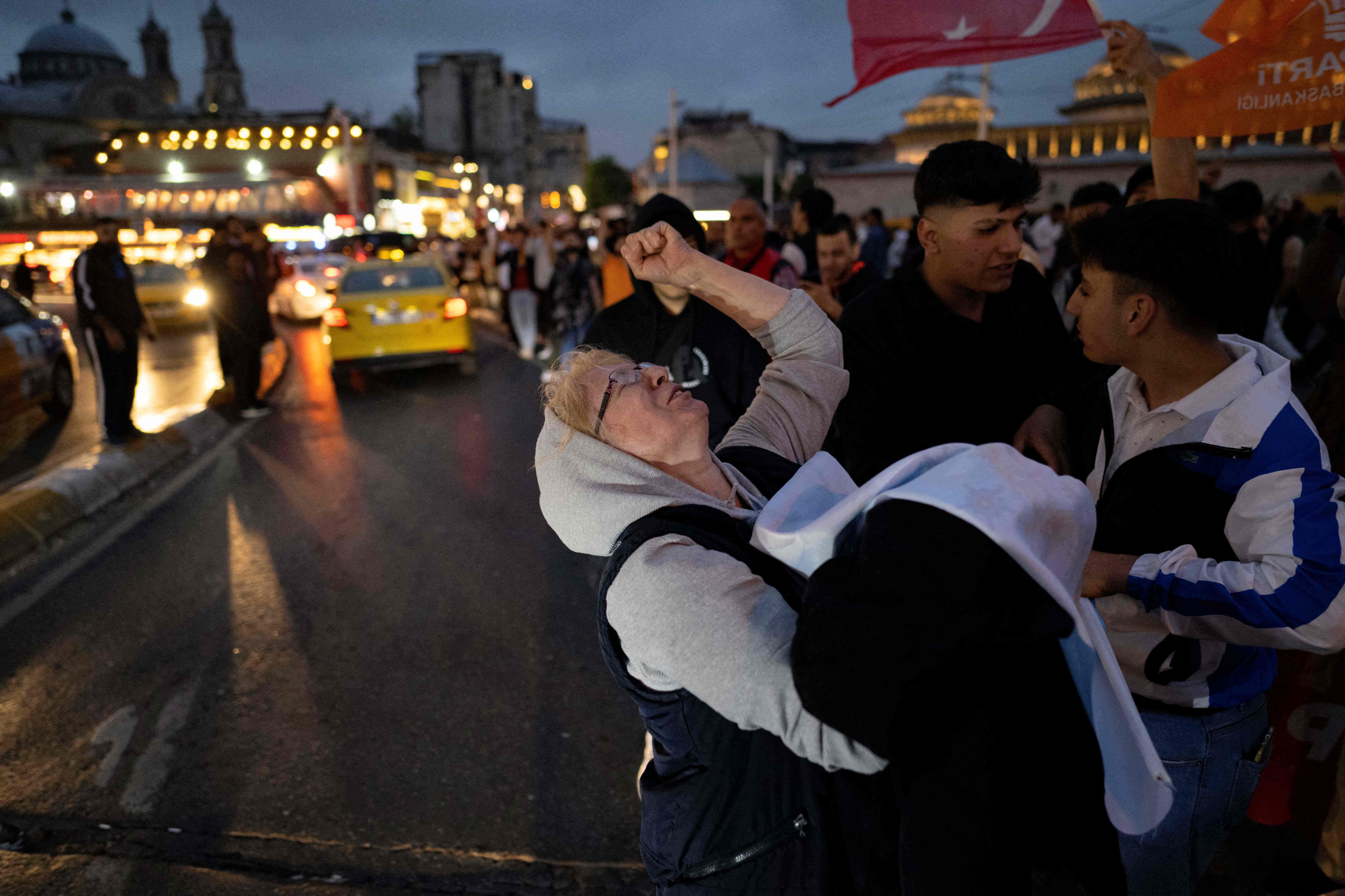 احتفالات الأتراك بفوز أردوغان بالانتخابات الرئاسية.. تصوير: "الفرنسية"