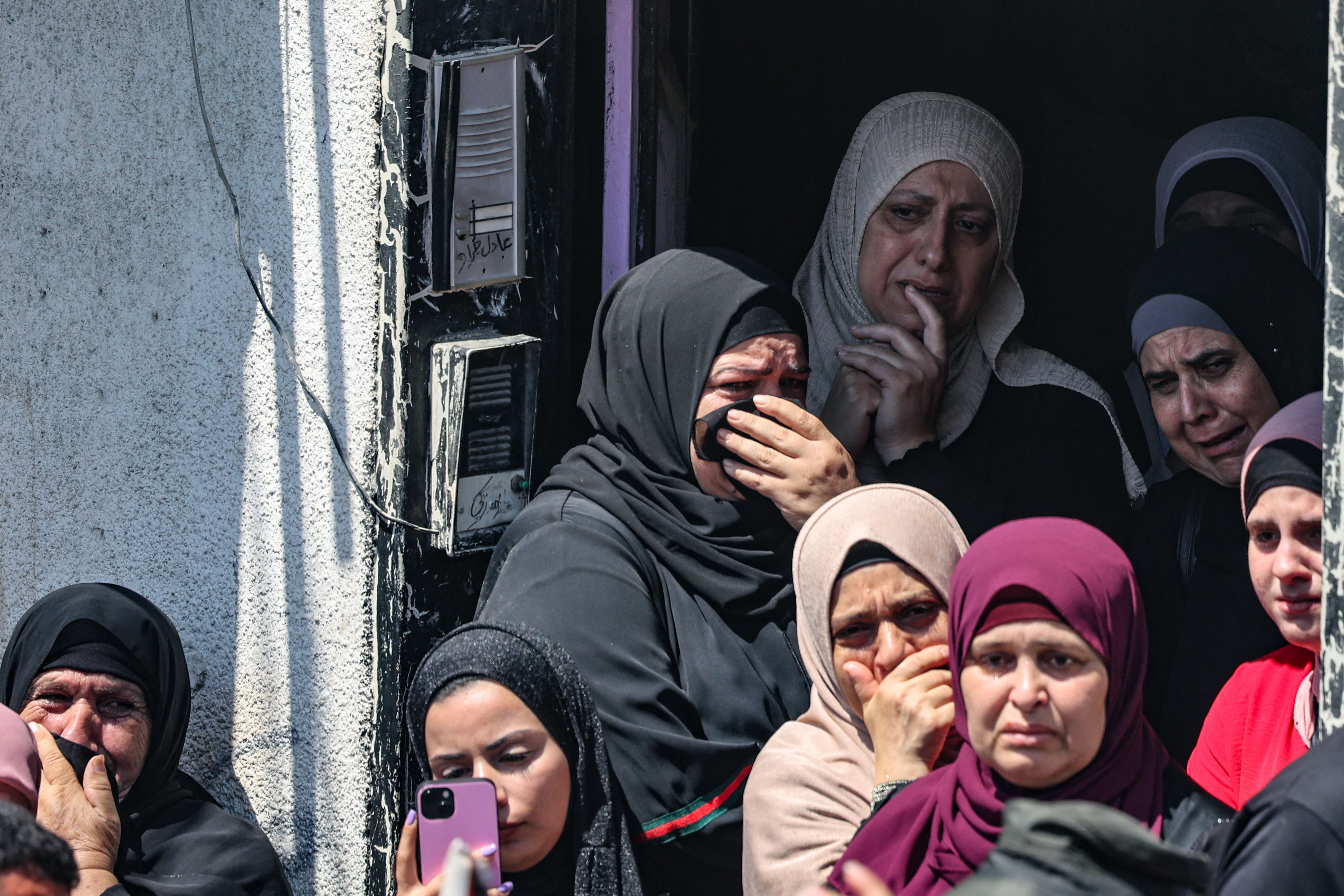 من تشييع جثمان الشهيد محمود جراد في طولكرم .. تصوير: "الفرنسية"