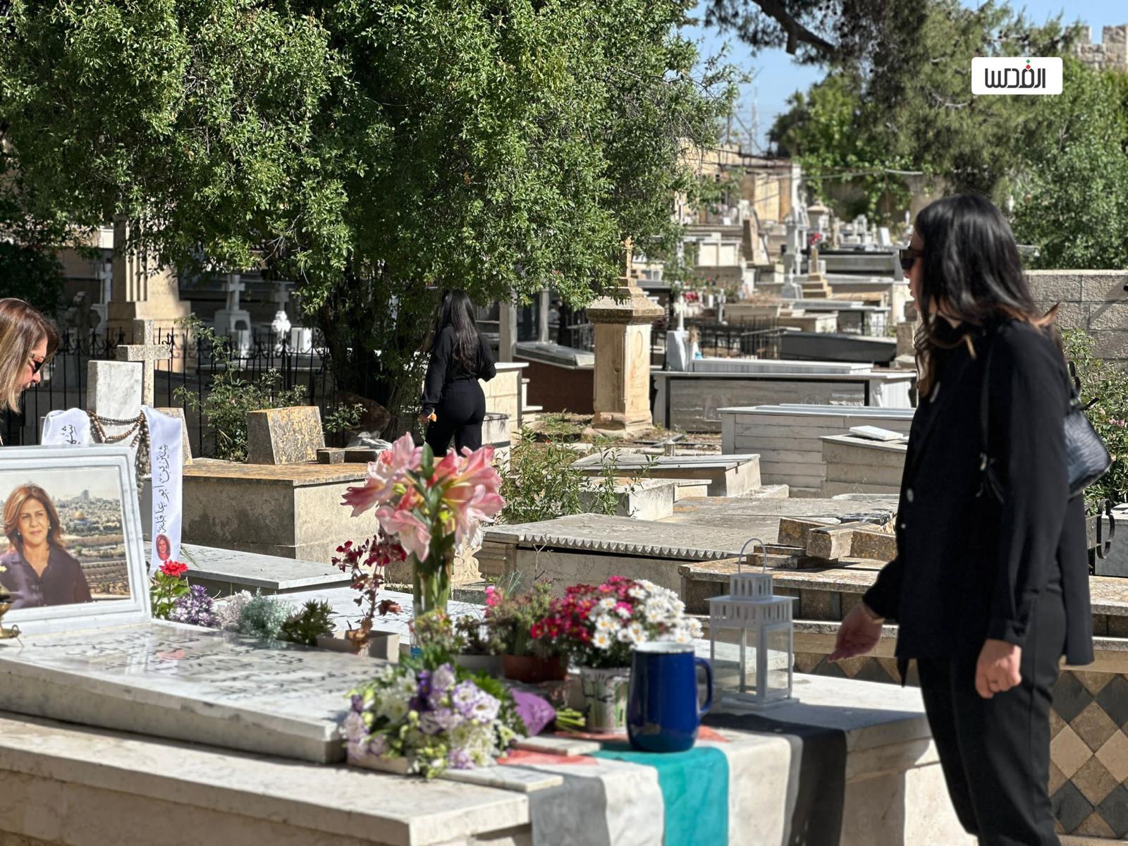 عائلة الصحفية شيرين أبو عاقلة تحيي ذكراها الأولى بعد جريمة اغتيالها على يد الجيش الإسرائيلي بجنين في مثل هذا اليوم من العام الماضي .. تصوير خاص بـ "القدس"/ مرام بخاري