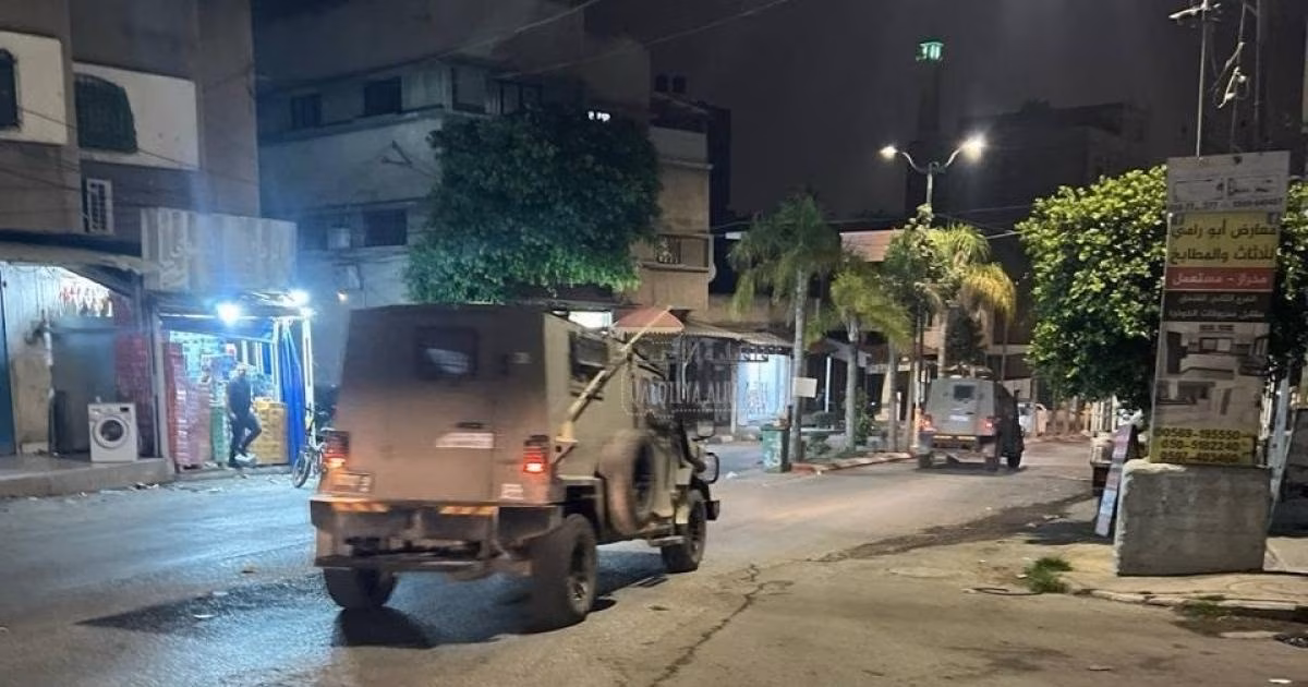 تصعيد واسع في الضفة: اقتحامات تطال قلقيلية وإحراق مسجد في جلجليا